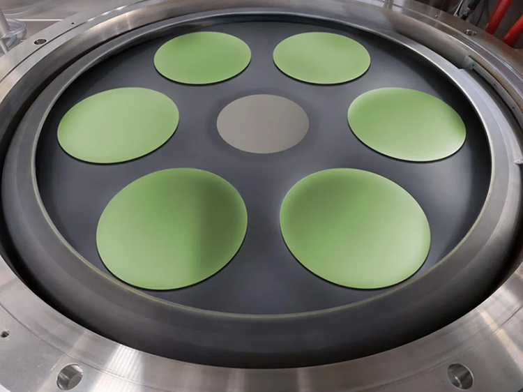 Different technical routes of SiC epitaxial growth furnace